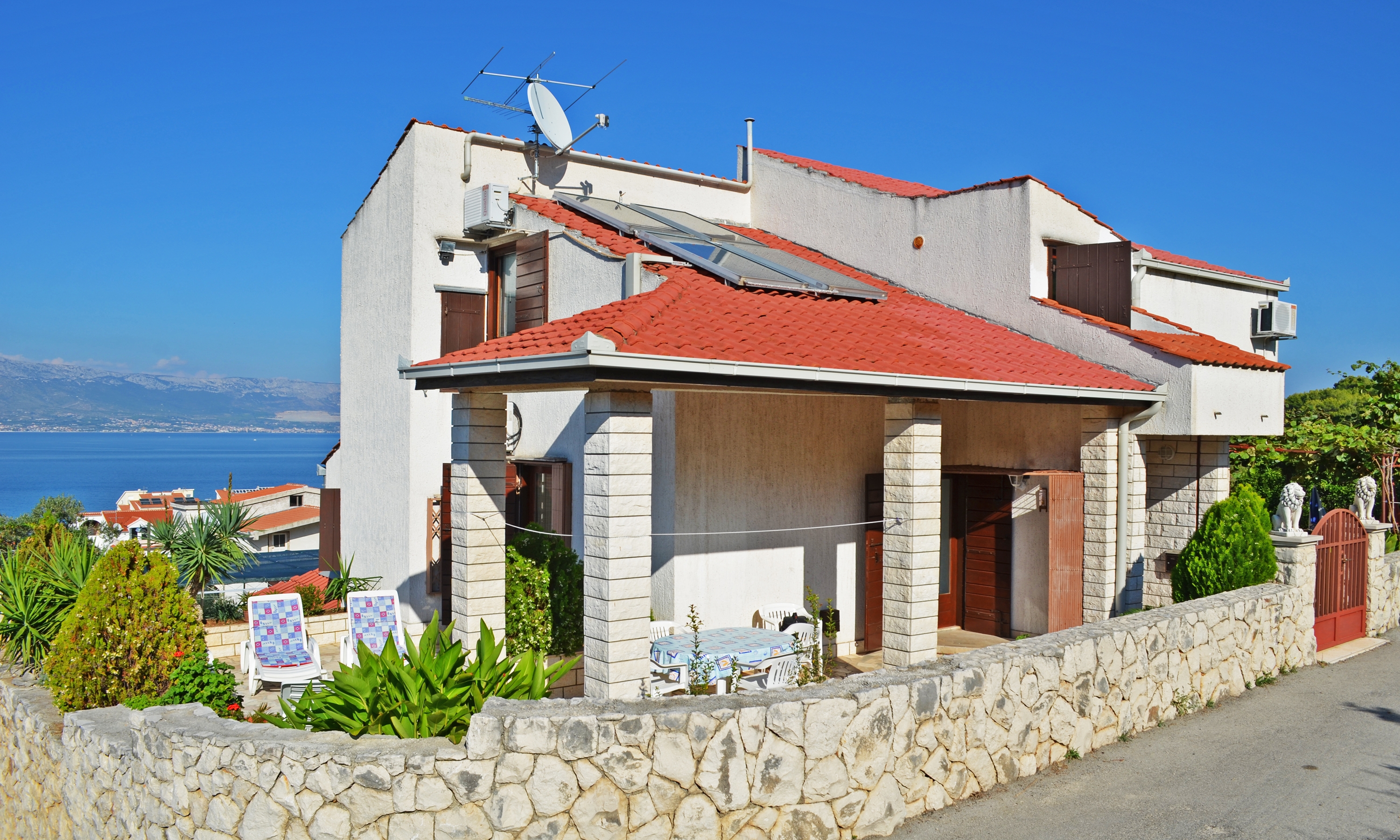 Three bedroom apartment with terrace and sea view Slatine (Čiovo) (A-6891-a)