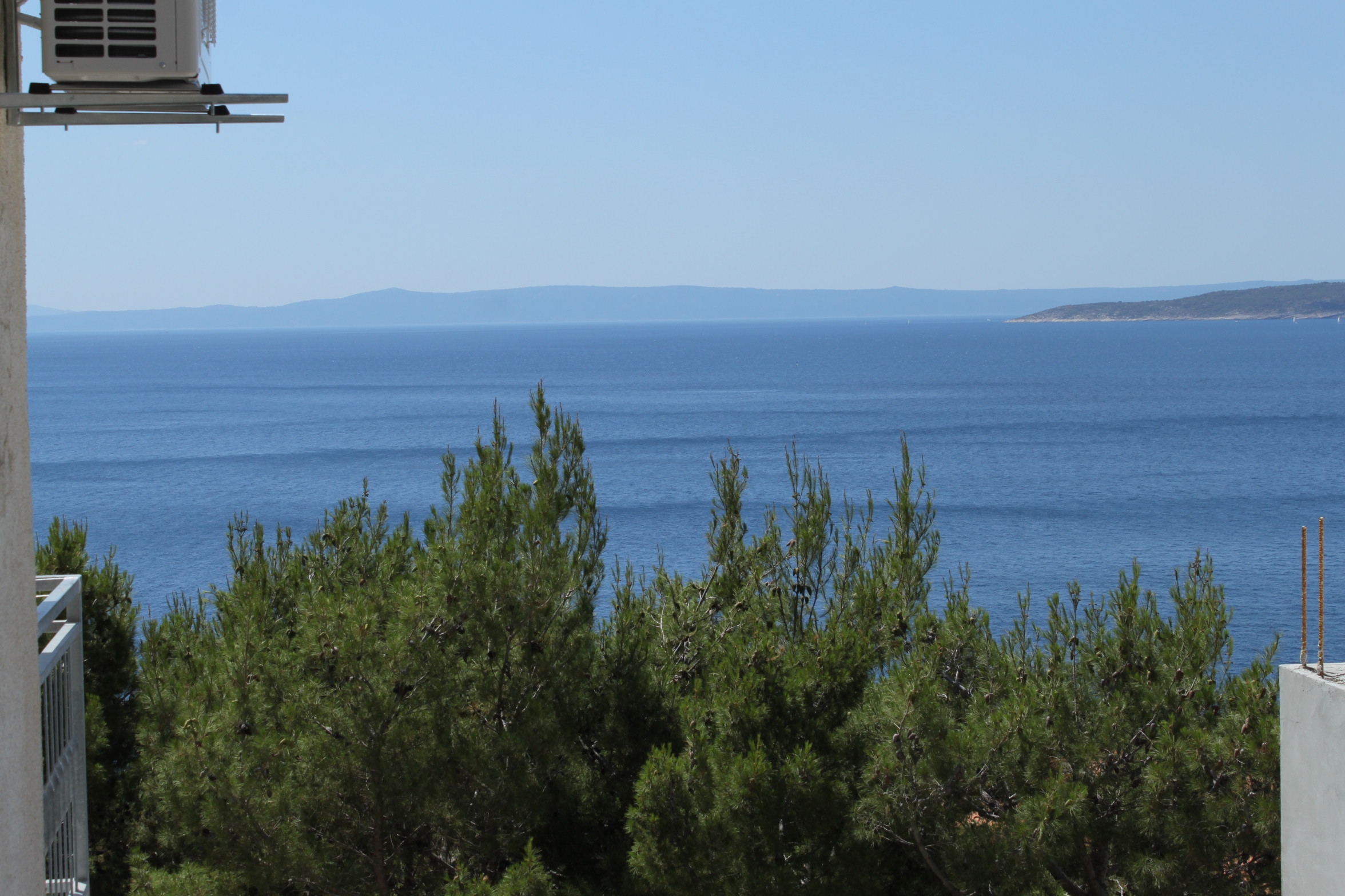 Room with balcony and sea view Brela, Makarska  S-a