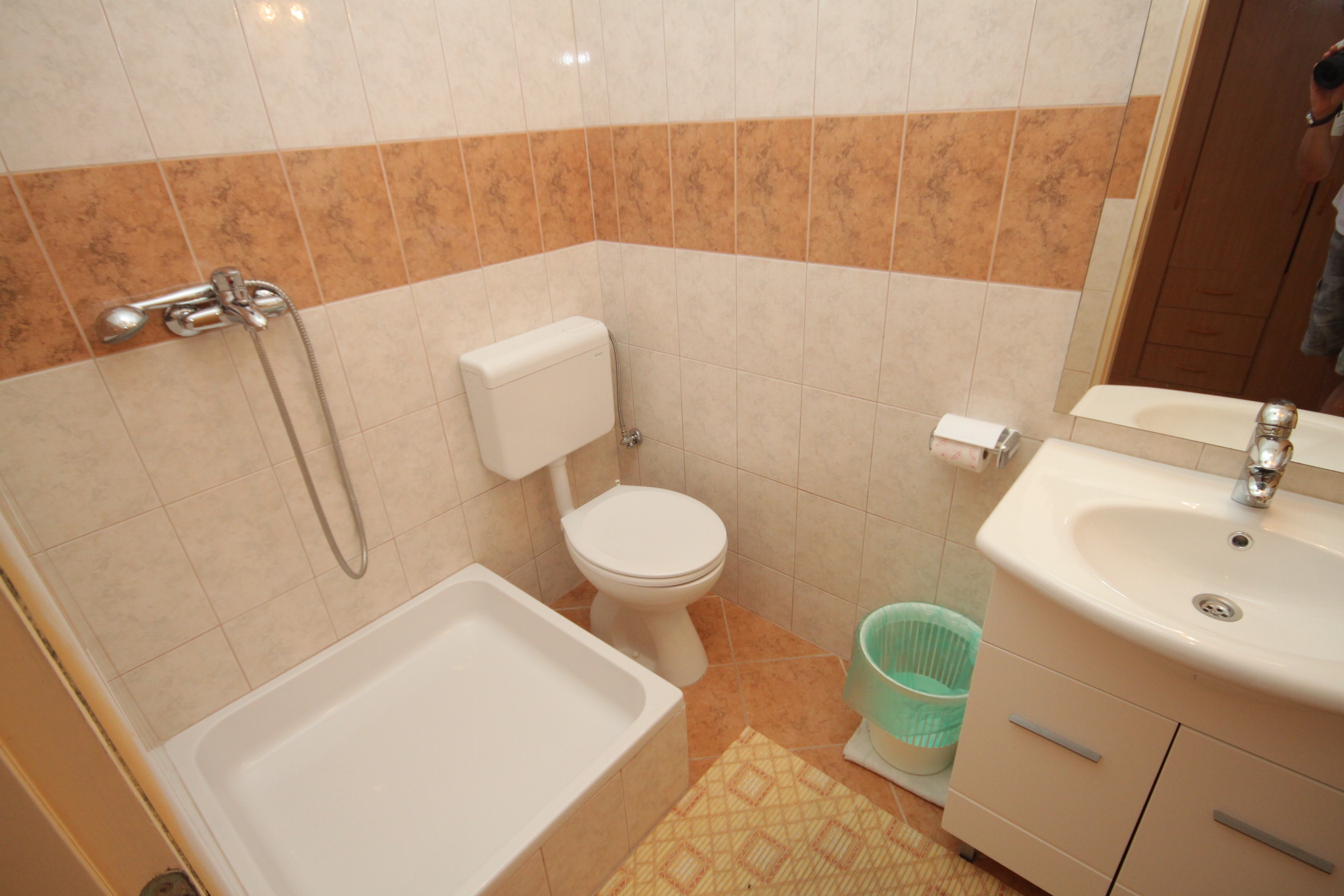 Room with balcony and sea view Brela, Makarska  S-a