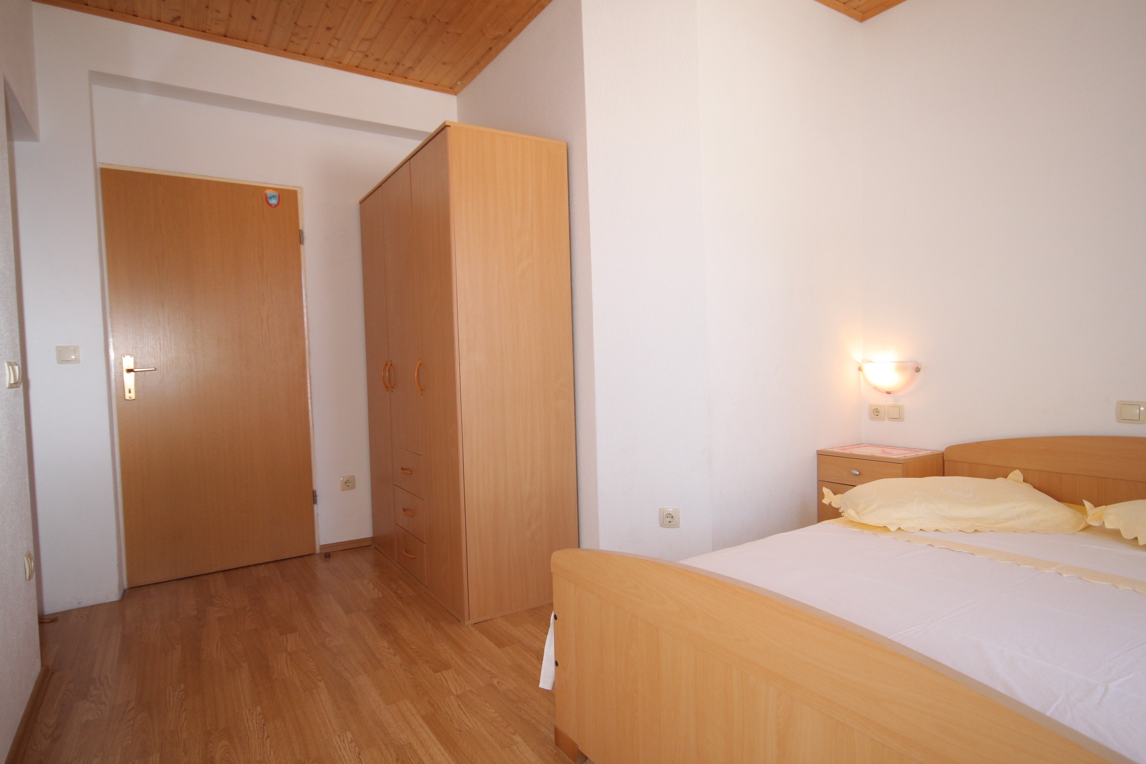 Room with balcony and sea view Brela, Makarska  S-a