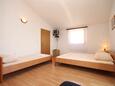 Spavaća soba Podaca, Spavaća soba u smještaju tipa studio-apartment, dostupna klima.