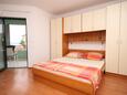 Ložnice Brela, Ložnice v ubytování typu studio-apartment, domácí mazlíčci povoleni a WiFi.