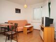 Brela, Sala de estar in the studio-apartment, air condition available, (pet friendly) y WiFi.