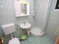 Brela, Bathroom in the studio-apartment, (pet friendly) and WiFi.