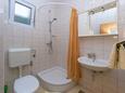 Ванная комната Brela, Ванная комната в размещении типа studio-apartment, Домашние животные допускаются и WiFi.