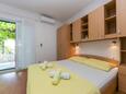 Brela, Bedroom in the studio-apartment, (pet friendly) and WiFi.