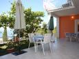 Podgora, Terrasse commune dans l’hébergement en type apartment, avec la vue sur la mer et WiFi.