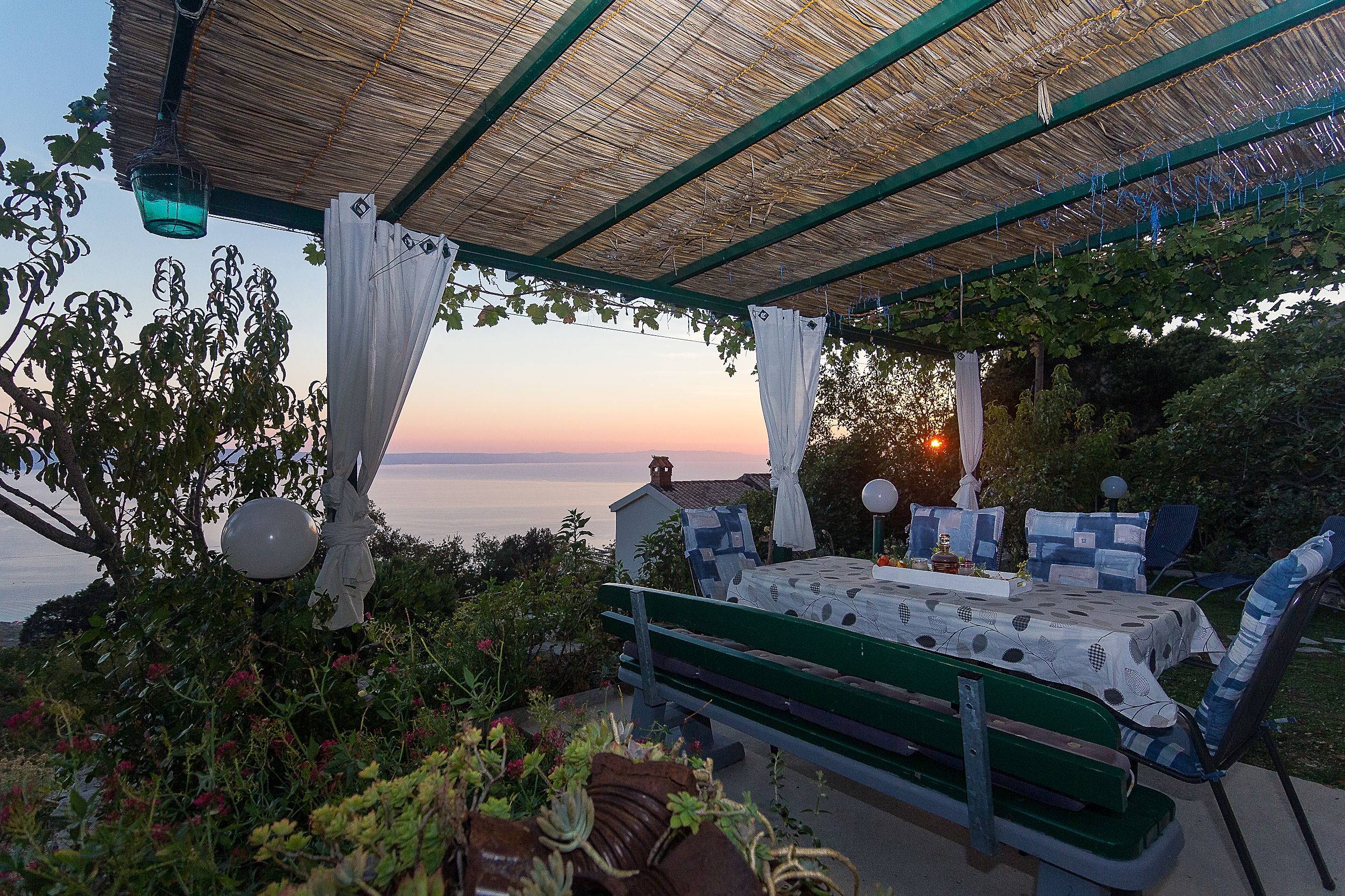 Two bedroom house with terrace and sea view Gornji Tučepi - Podpeć, Makarska  K