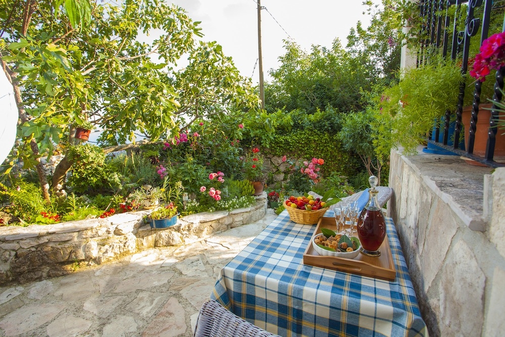 Two bedroom house with terrace and sea view Gornji Tučepi - Podpeć, Makarska  K