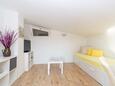 Obývací pokoj Ražanac, Obývací pokoj v ubytování typu apartment, s klimatizací a WiFi.