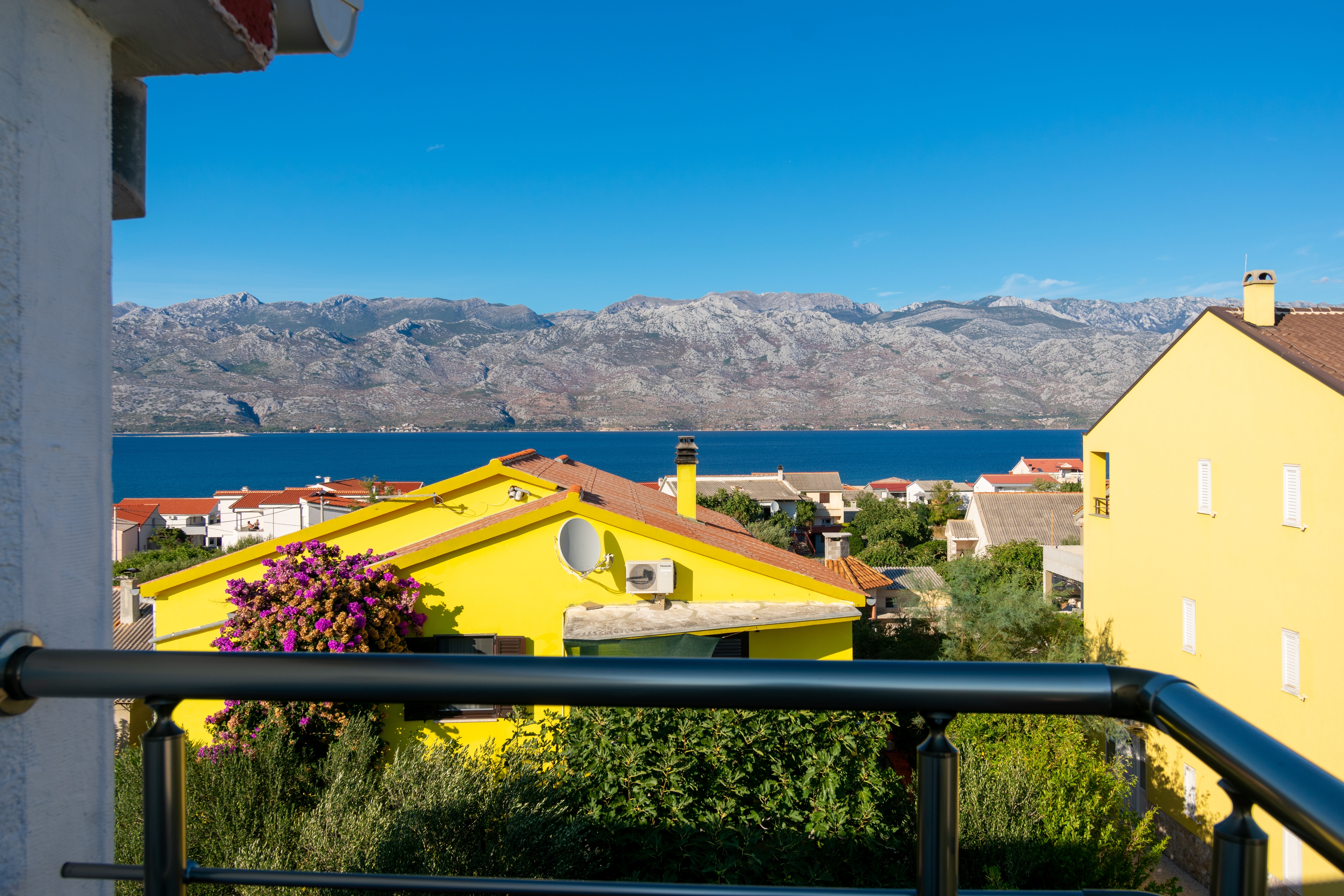 One bedroom apartment with balcony and sea view Ražanac, Zadar  A-c