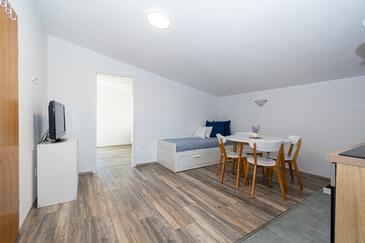 Ražanac, Jedáleň v ubytovacej jednotke apartment, klimatizácia k dispozícii a WiFi.