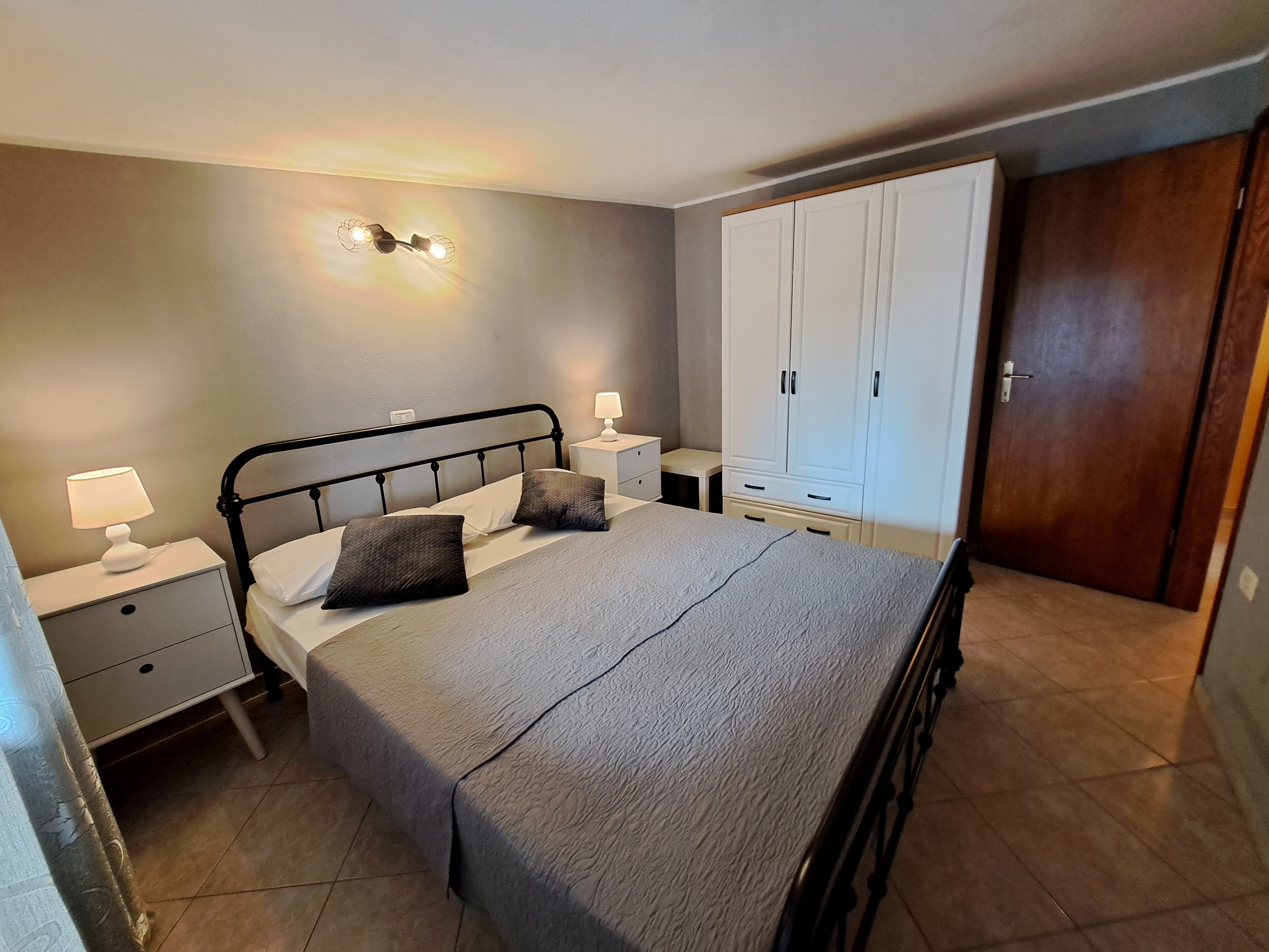 Two bedroom apartment with terrace Fiorini, Novigrad  A-a