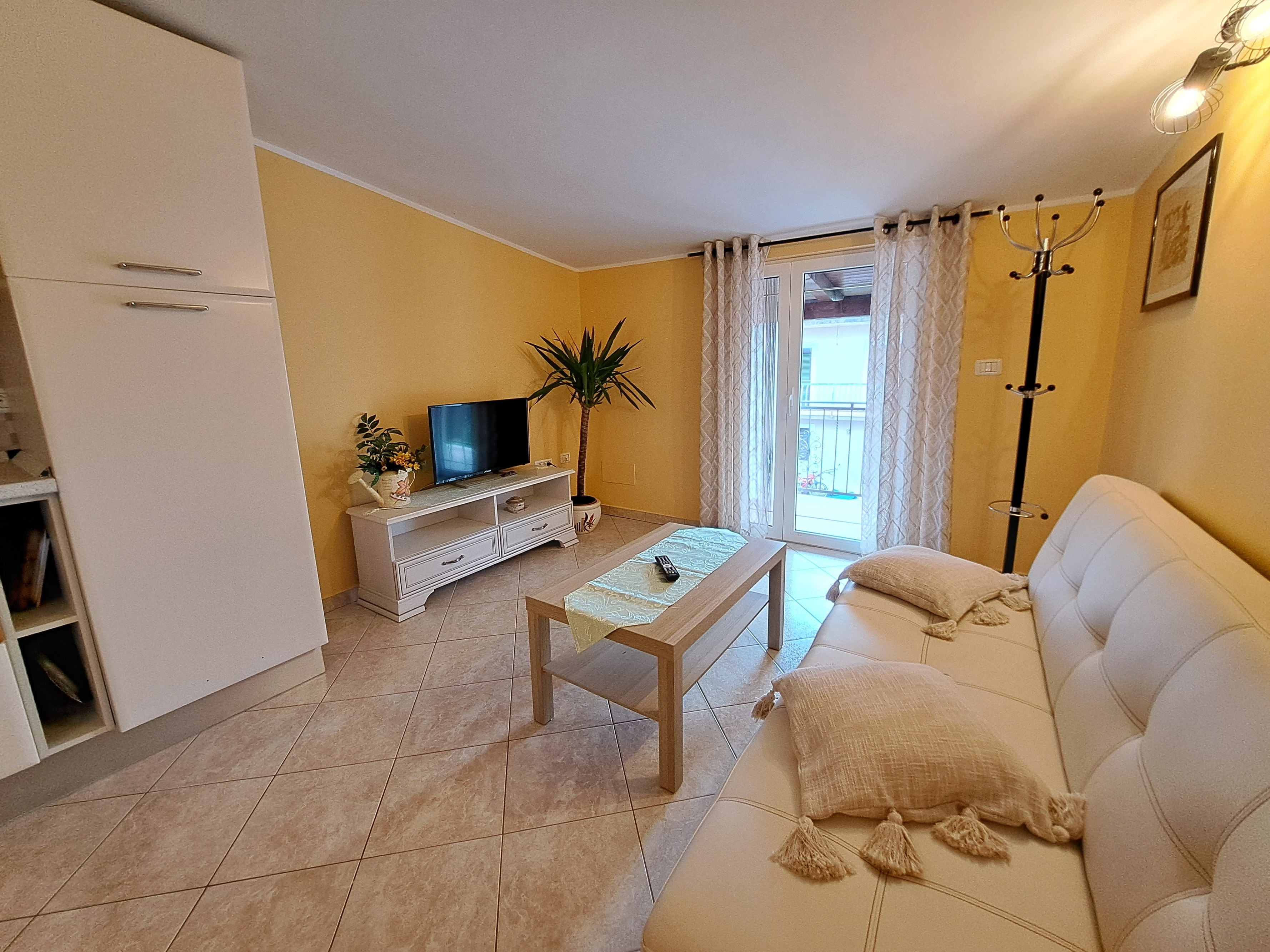 Two bedroom apartment with terrace Fiorini, Novigrad (A-6926-a) Two bedroom apartment with terrace Fiorini, Novigrad (A-6926-a)