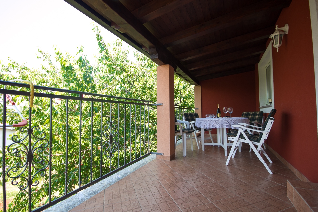 Two bedroom apartment with terrace Fiorini, Novigrad (A-6926-a) Two bedroom apartment with terrace Fiorini, Novigrad (A-6926-a)