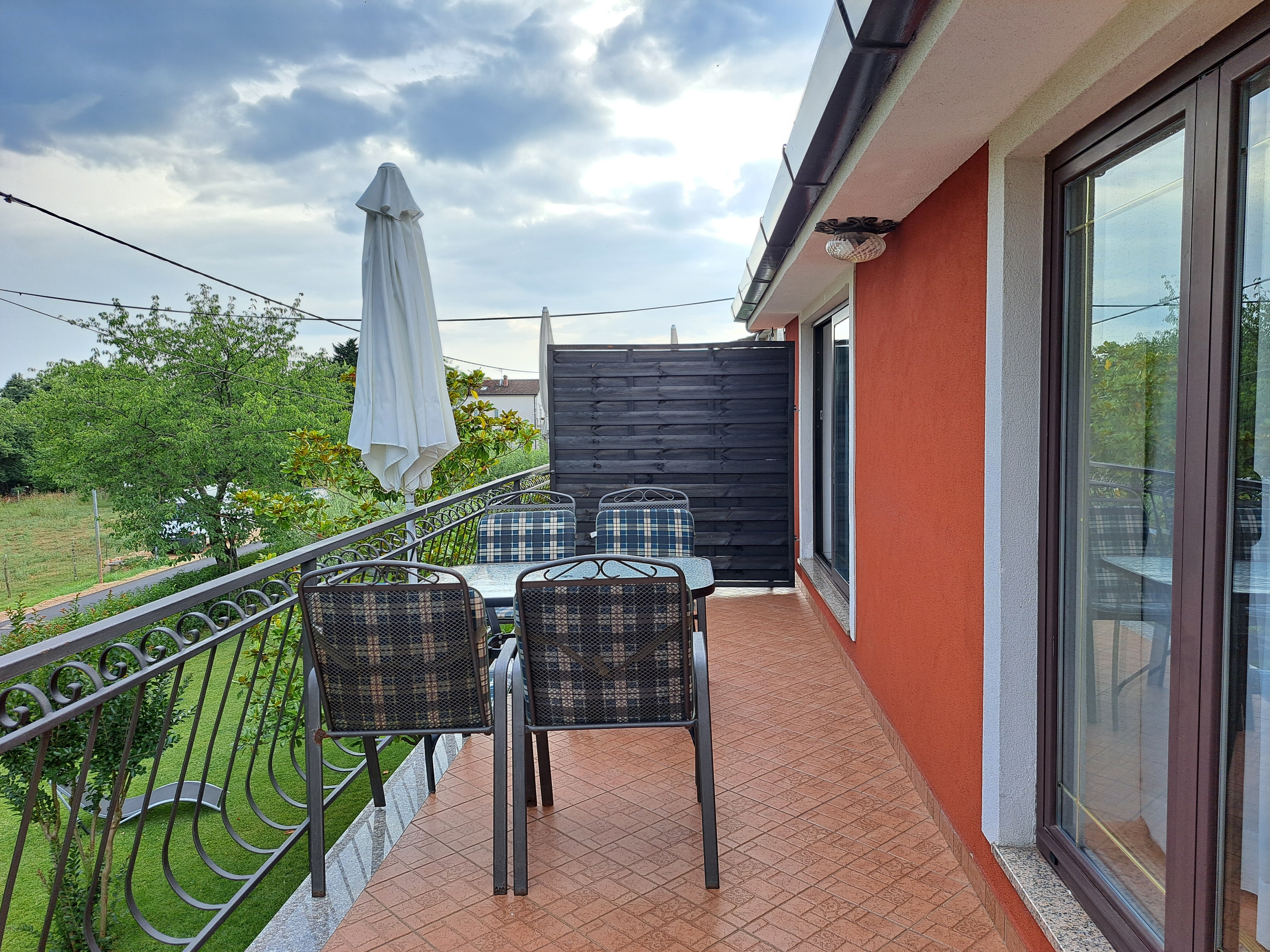 Two bedroom apartment with terrace Fiorini, Novigrad  A-d