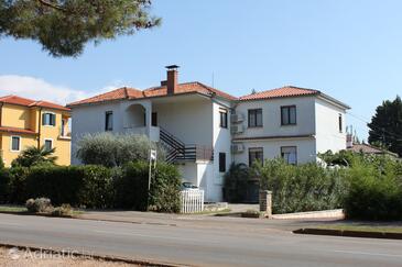 Property Umag, Umag, Property 6933 - Apartments with sandy beach.