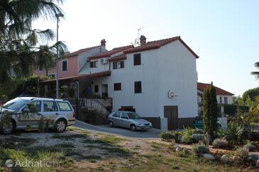 Dajla, Novigrad, Hébergement 6935 - Appartement avec une plage de galets.