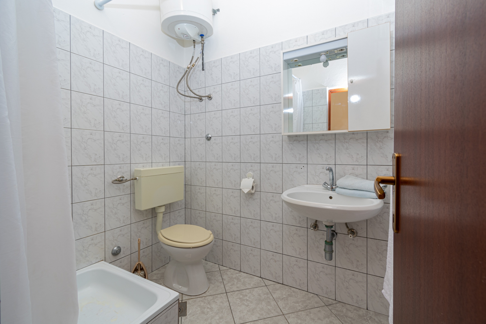 Jednosobni apartman s terasom i pogledom na more Pašman  A-a