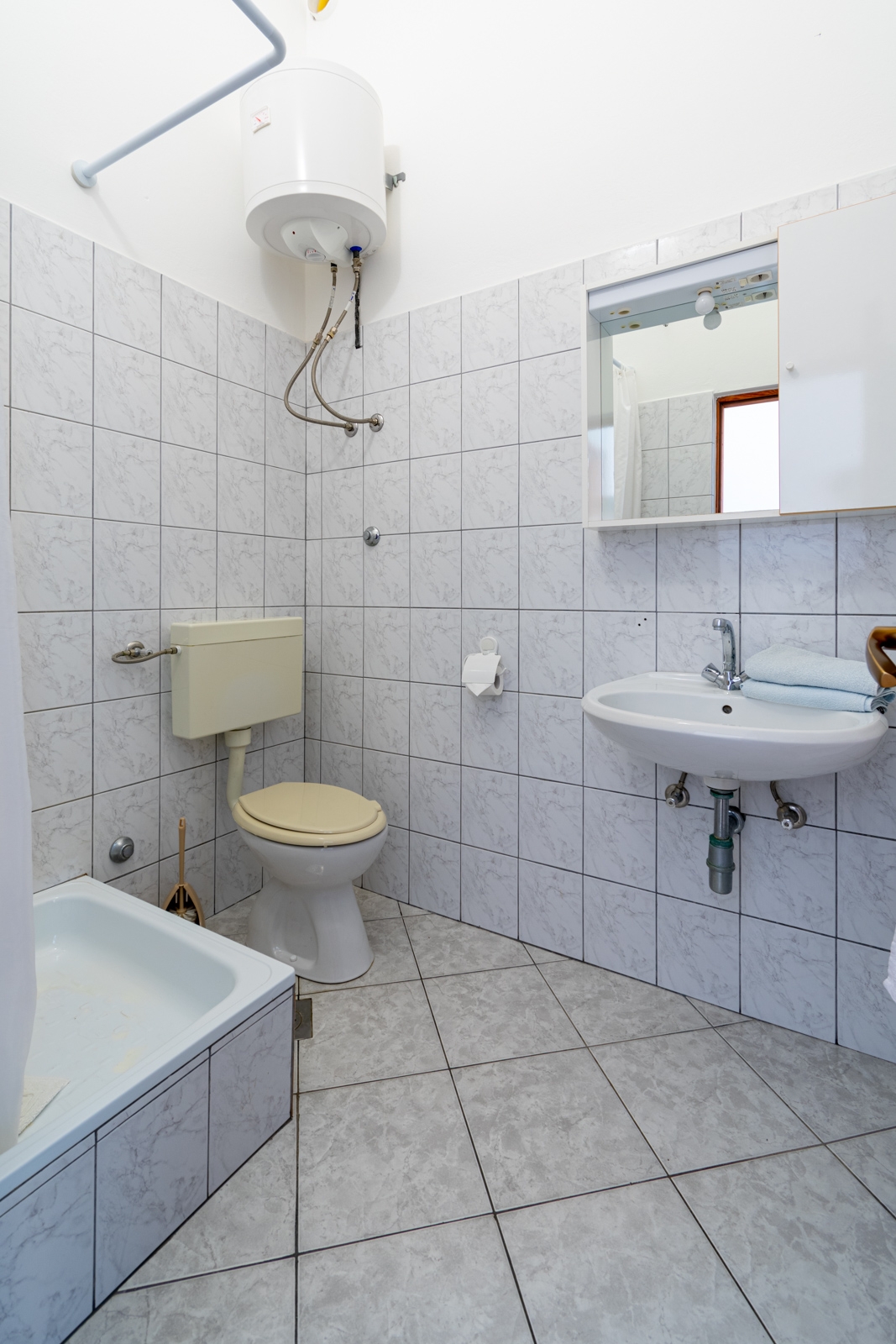 Jednosobni apartman s terasom i pogledom na more Pašman  A-a