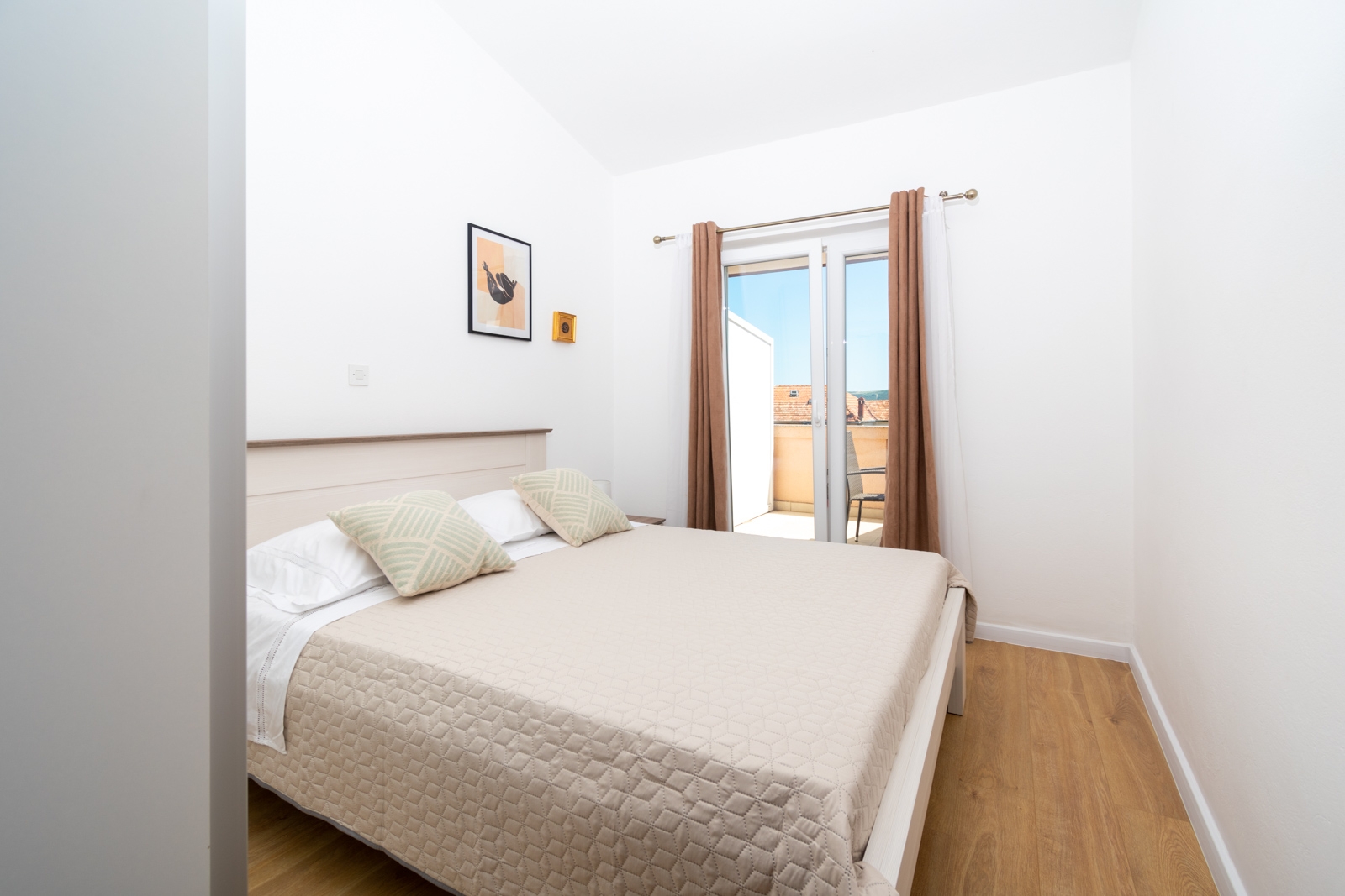 Jednosobni apartman s terasom i pogledom na more Pašman  A-a