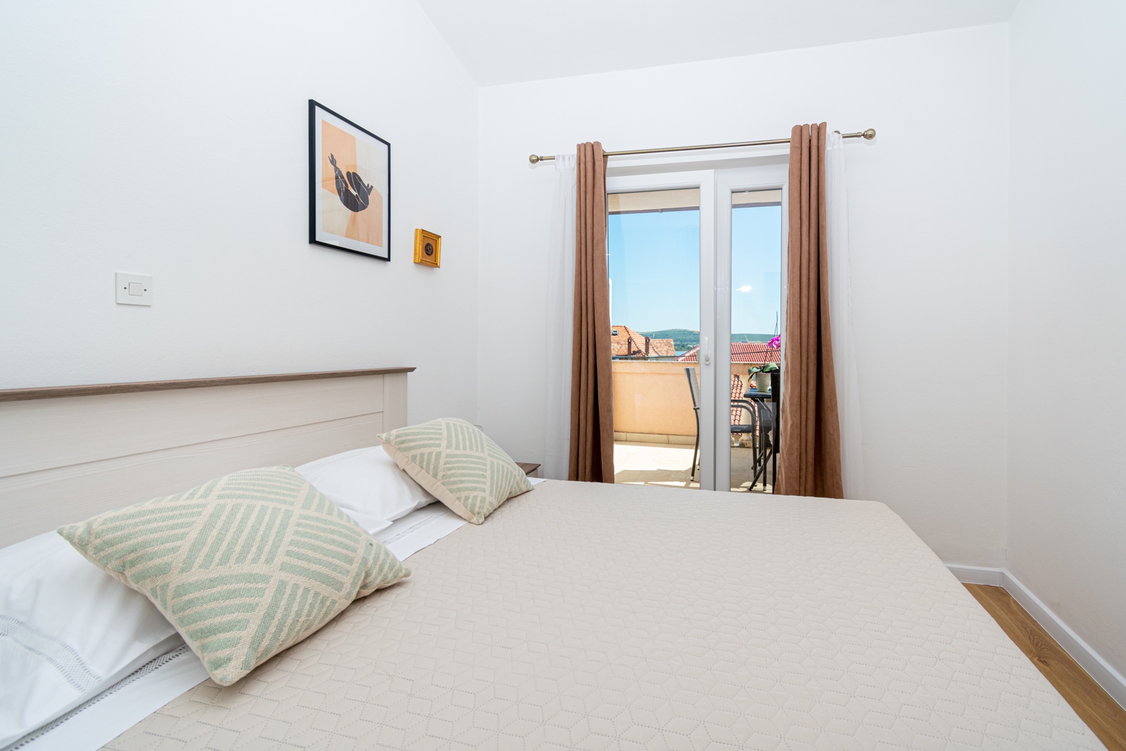 Jednosobni apartman s terasom i pogledom na more Pašman  A-a