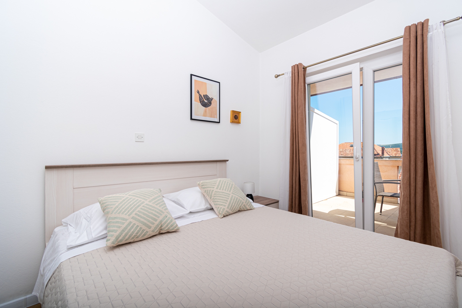 Jednosobni apartman s terasom i pogledom na more Pašman  A-a