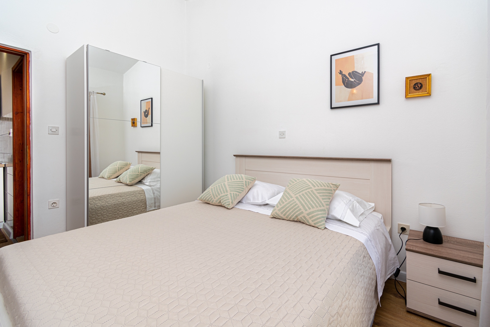 Jednosobni apartman s terasom i pogledom na more Pašman  A-a