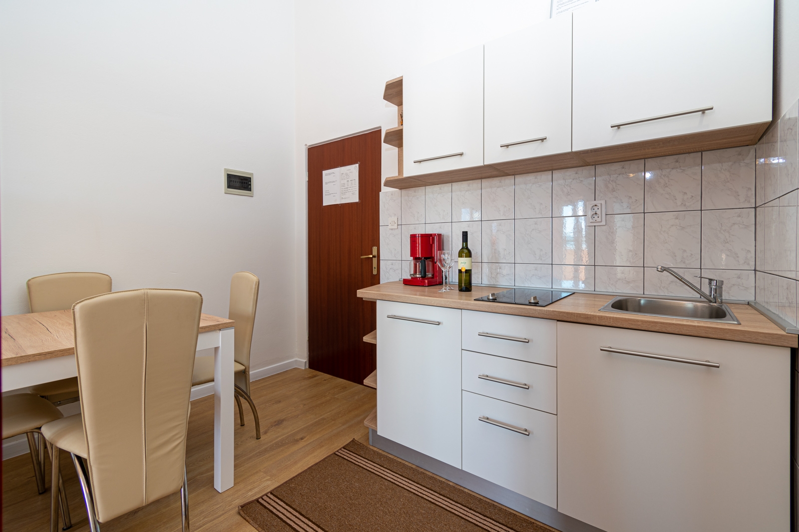 Jednosobni apartman s terasom i pogledom na more Pašman  A-a