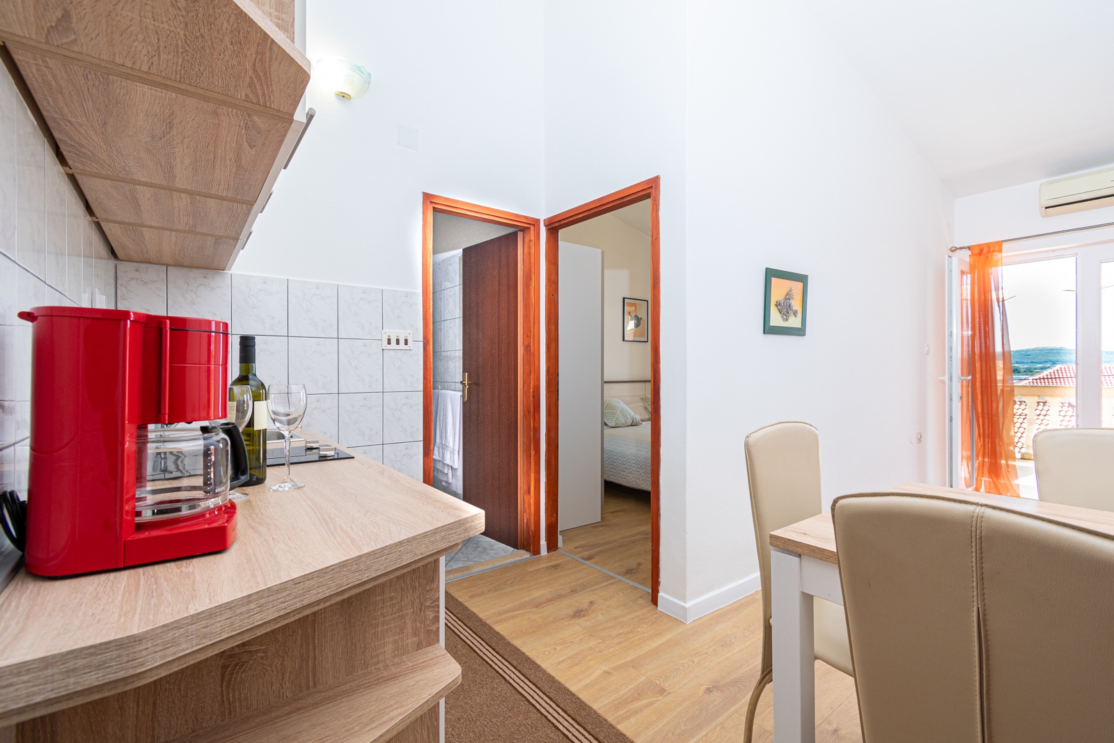 Jednosobni apartman s terasom i pogledom na more Pašman  A-a