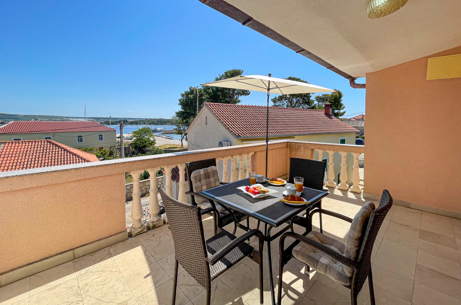 One bedroom apartment with terrace and sea view Pašman (A-694-a) One bedroom apartment with terrace and sea view Pašman (A-694-a)