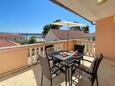 Pašman, Terrasse dans l’hébergement en type apartment, avec la vue sur la mer et WiFi.