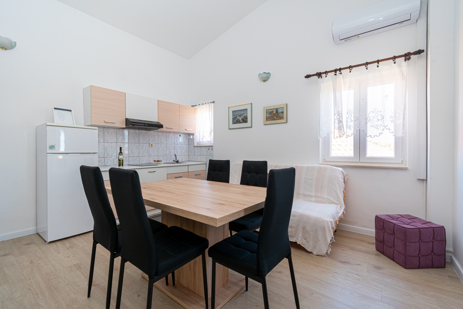 Dvosobni apartman s terasom i pogledom na more Pašman  A-b