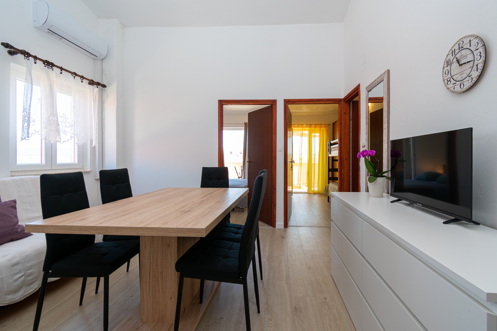 Dvosobni apartman s terasom i pogledom na more Pašman  A-b