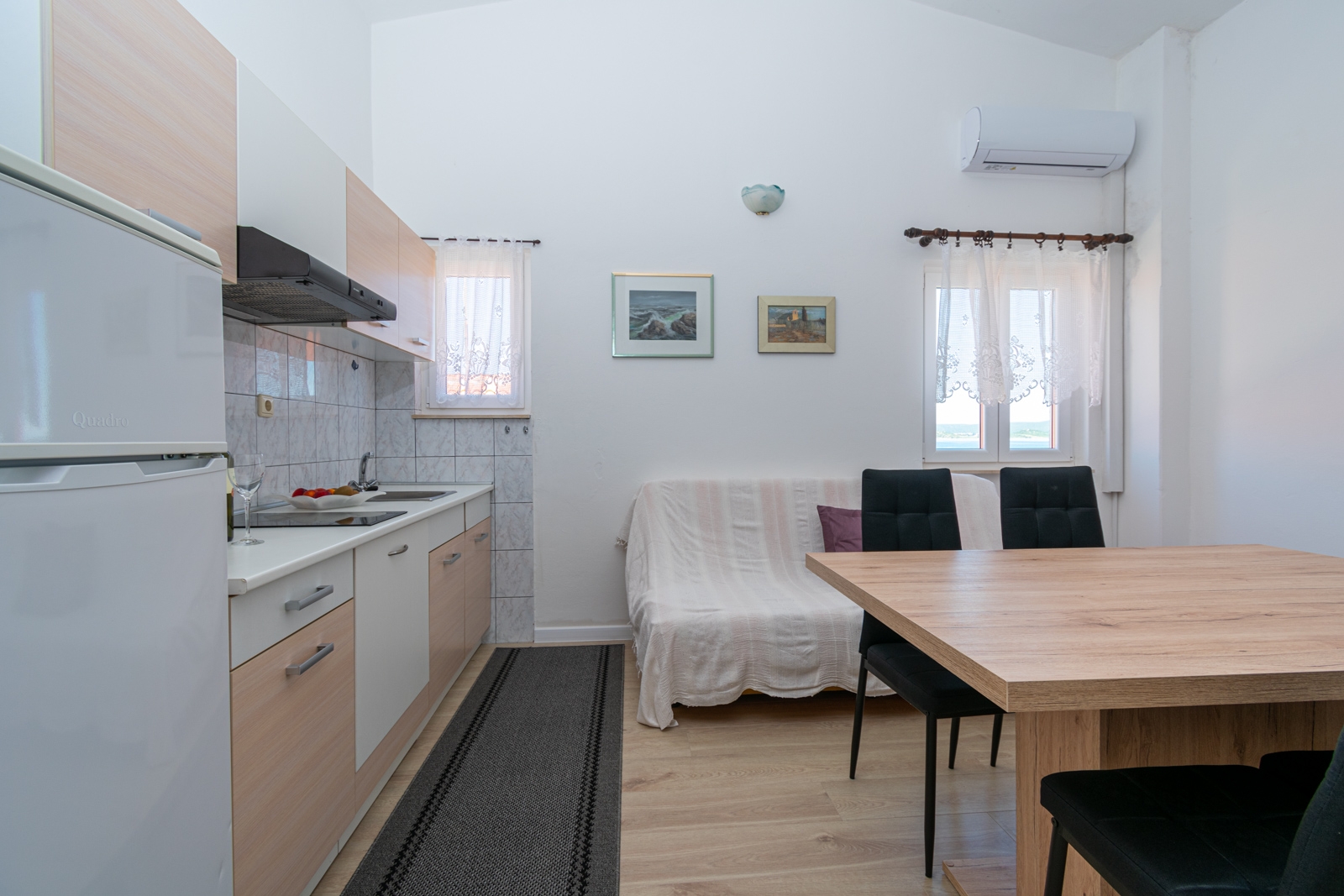 Dvosobni apartman s terasom i pogledom na more Pašman  A-b