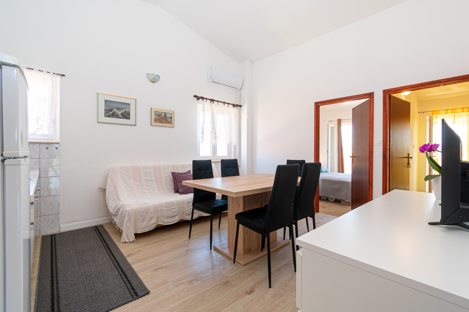 Dvosobni apartman s terasom i pogledom na more Pašman  A-b