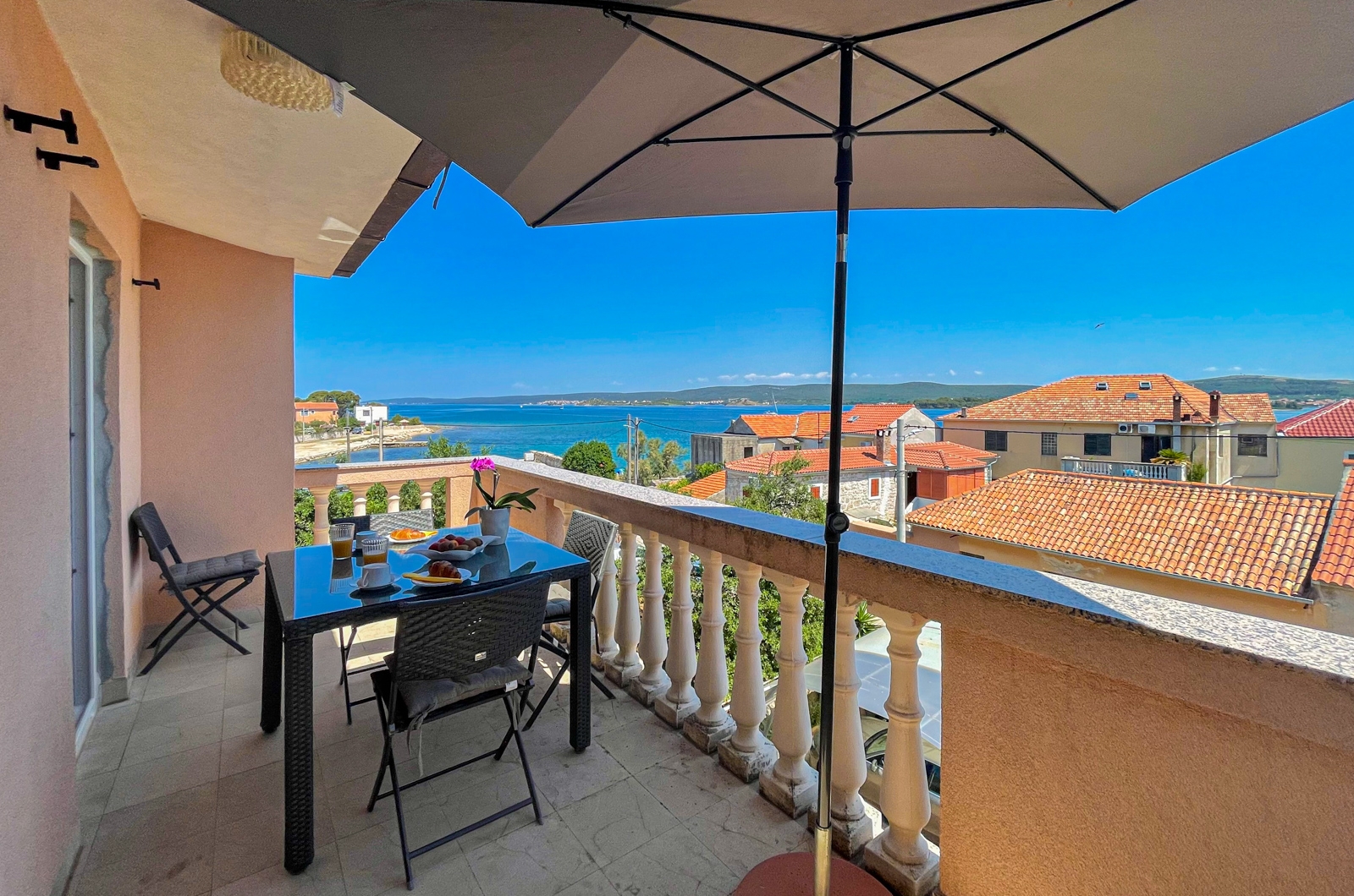 Two bedroom apartment with terrace and sea view Pašman (A-694-b) Two bedroom apartment with terrace and sea view Pašman (A-694-b)