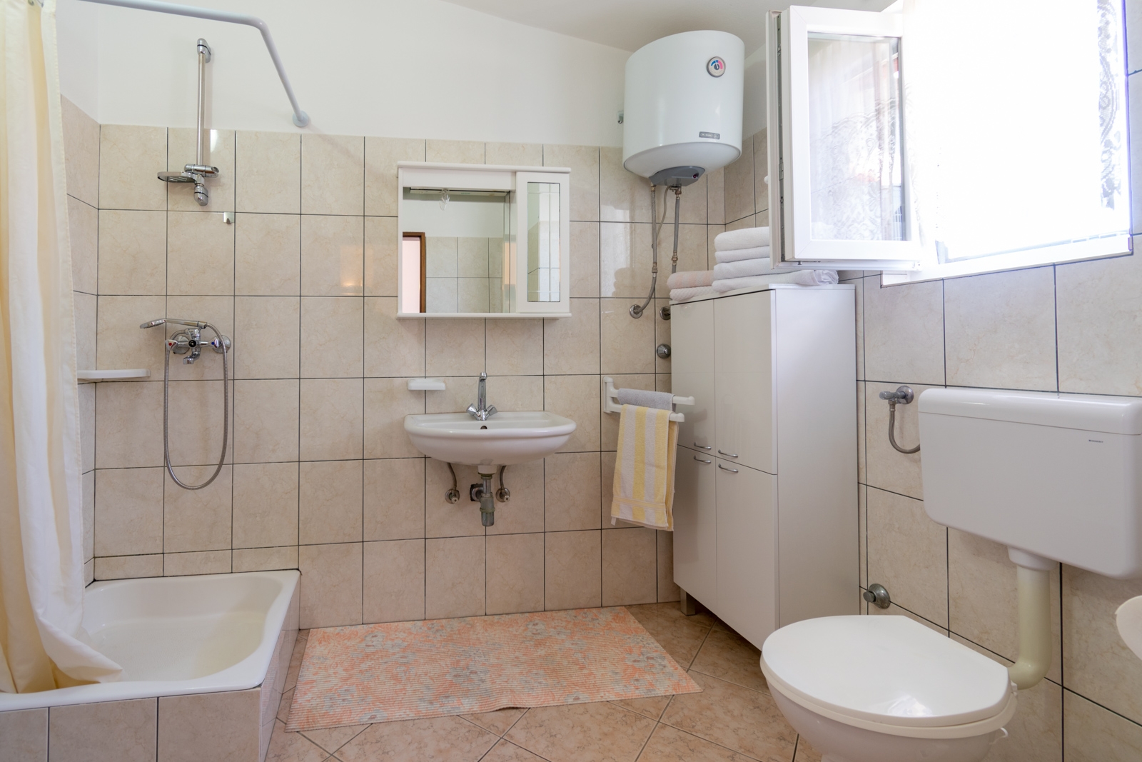 Dvosobni apartman s balkonom Pašman  A-c