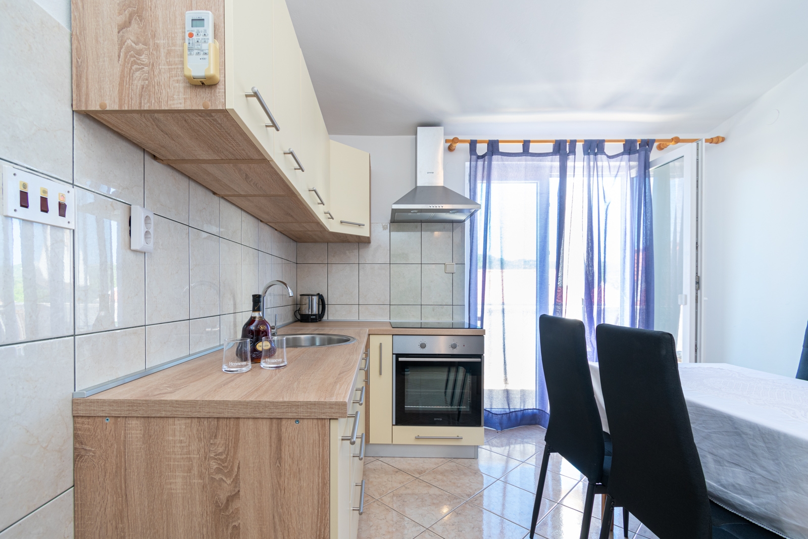 Dvosobni apartman s balkonom Pašman  A-c