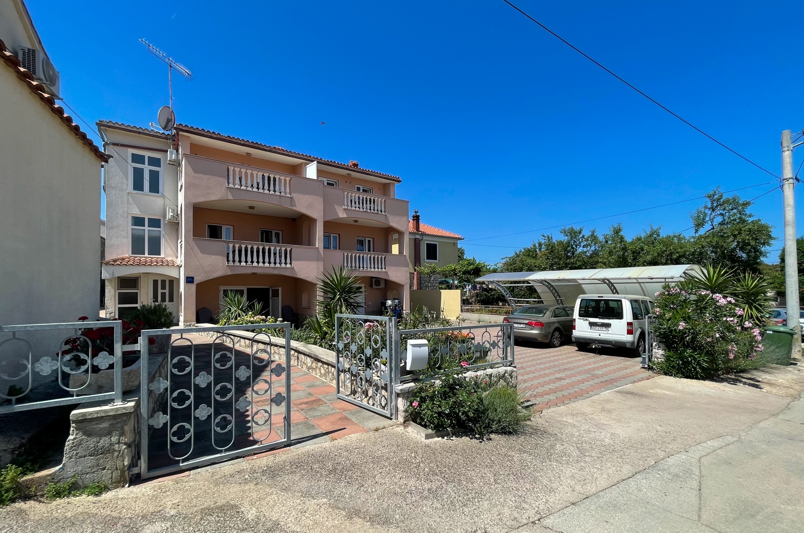 Dvosobni apartman s balkonom Pašman  A-c