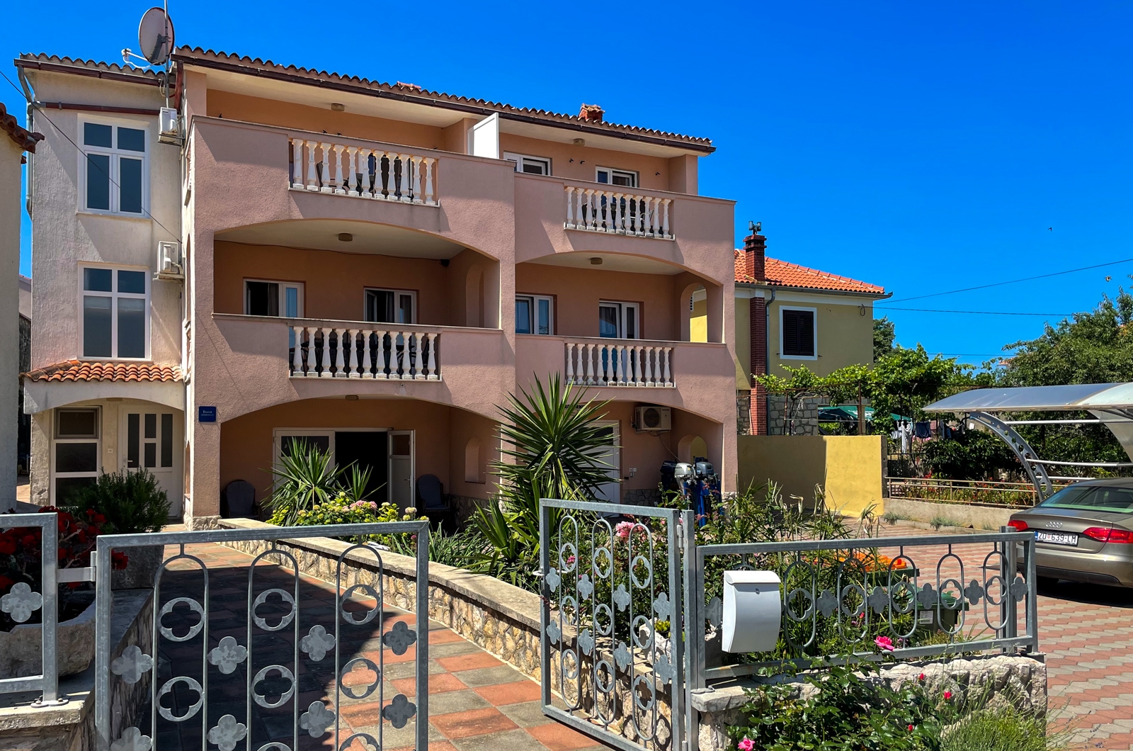 Dvosobni apartman s balkonom Pašman  A-c