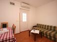 Dining room Funtana, Dining room in the apartment, dopusteni kucni ljubimci.