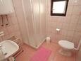 Bathroom Poreč, Bathroom in the apartment, (pet friendly) and WiFi.