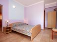 Spavaća soba Novigrad, Spavaća soba u smještaju tipa apartment, kućni ljubimci dozvoljeni i WiFi.