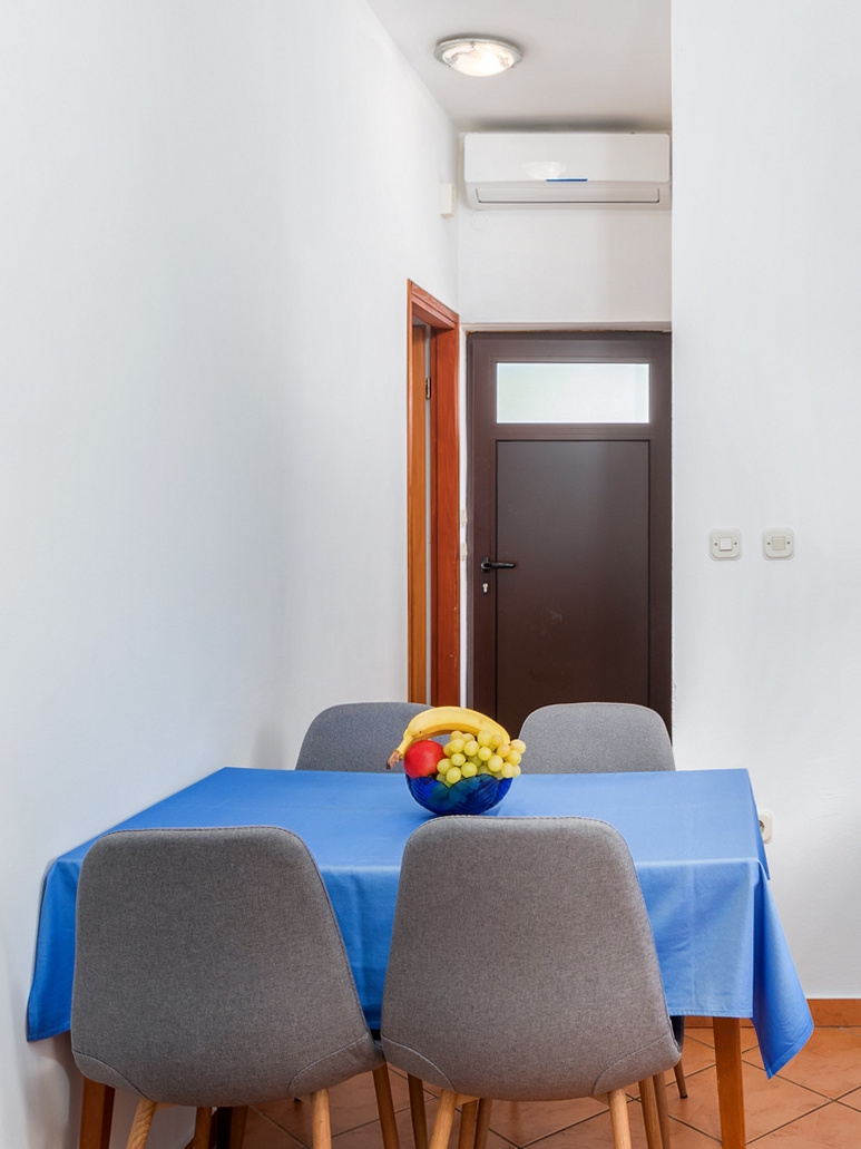 One bedroom apartment with terrace Fažana  A-b