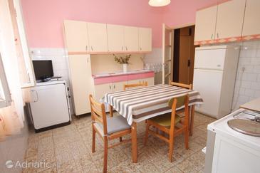 Dining room Umag, Dining room in the apartment, dopusteni kucni ljubimci.
