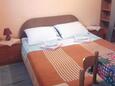Спальня Umag, Спальня в размещении типа studio-apartment, доступный кондиционер, Домашние животные допускаются и WiFi.