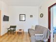 Tkon, Sala de estar in the apartment, air condition available, (pet friendly) y WiFi.