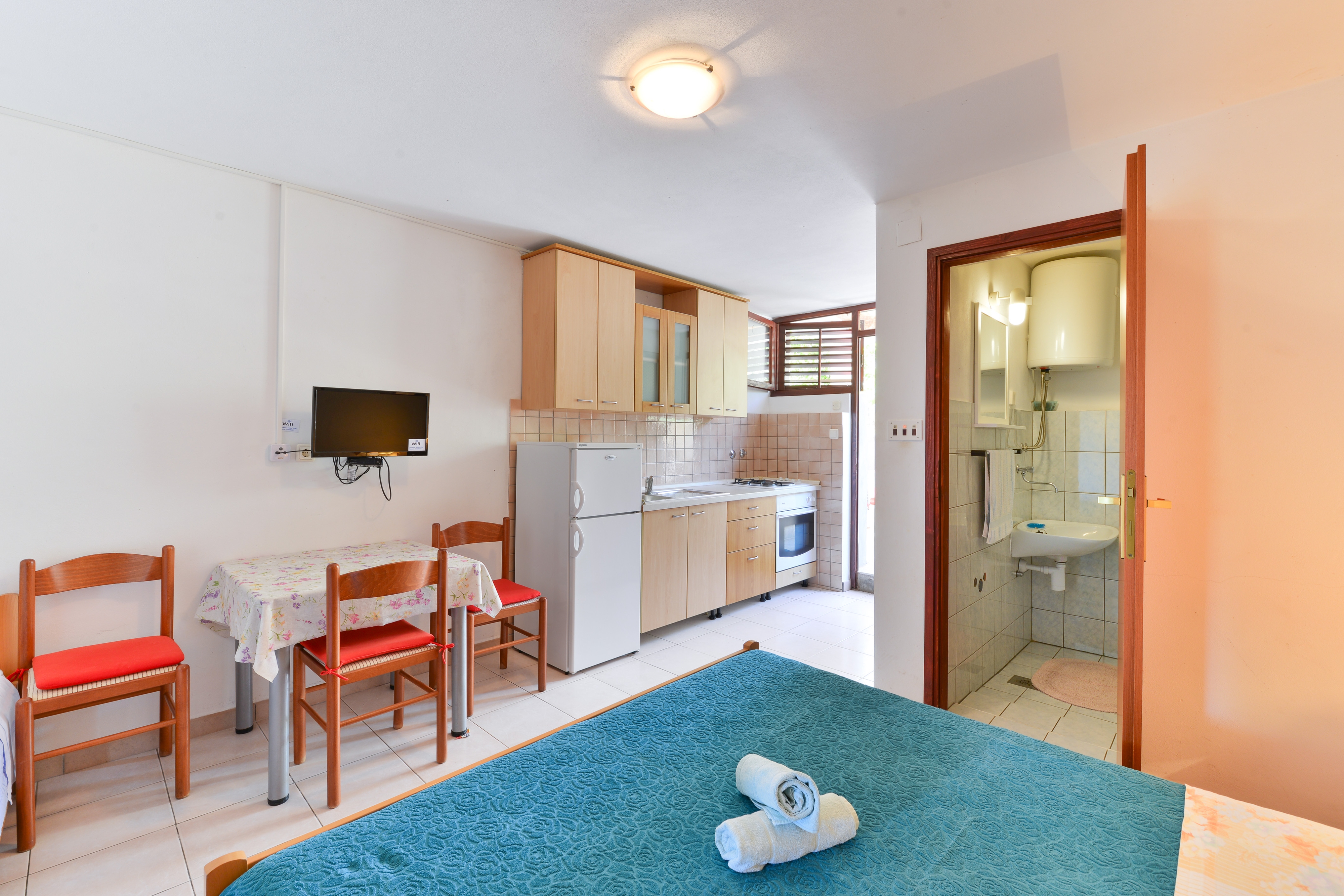 Studio flat near beach Tkon, Pašman (AS-698-a) Studio flat near beach Tkon, Pašman (AS-698-a)