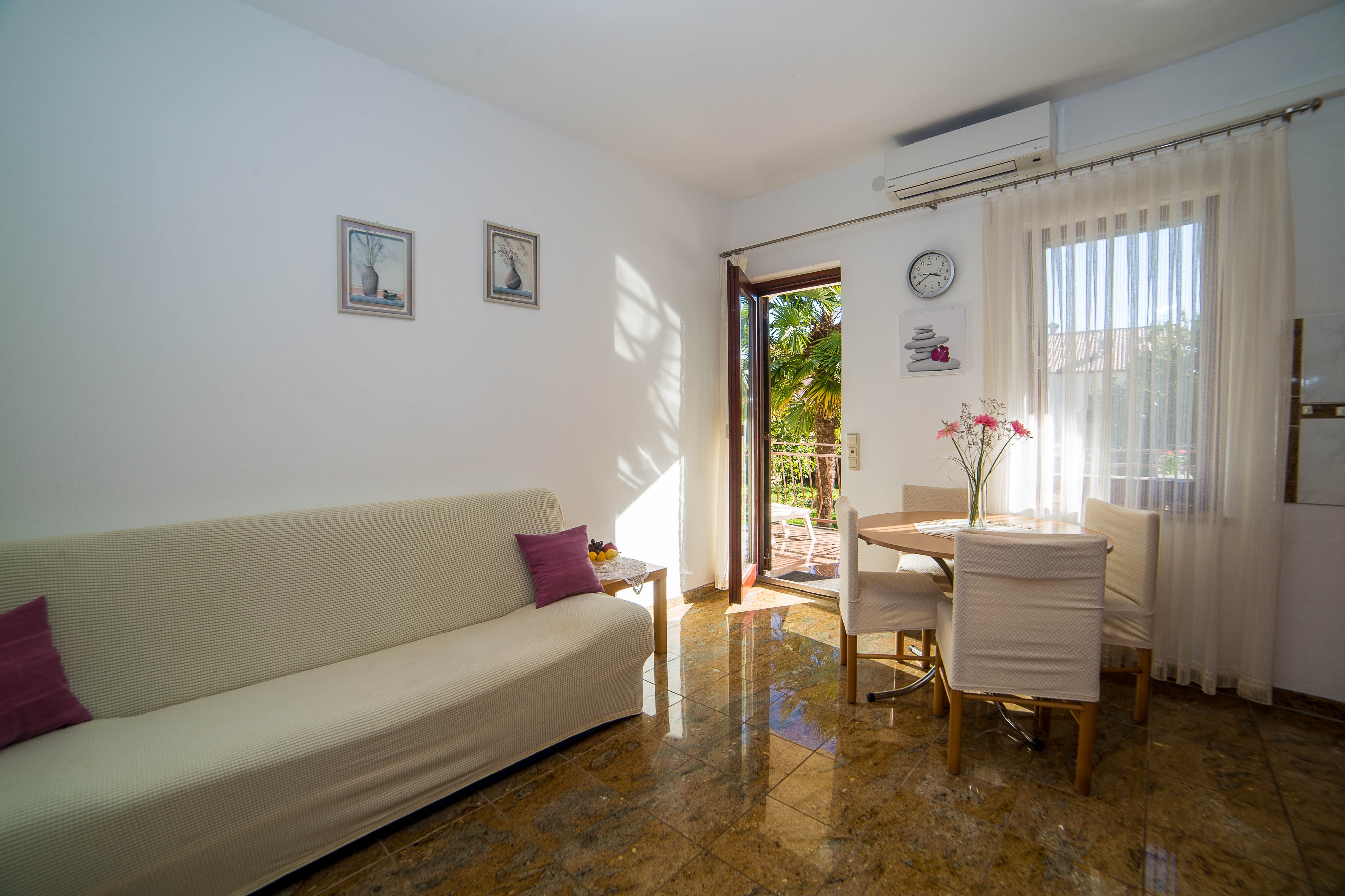 Two bedroom apartment with terrace Poreč (A-6984-a) Two bedroom apartment with terrace Poreč (A-6984-a)